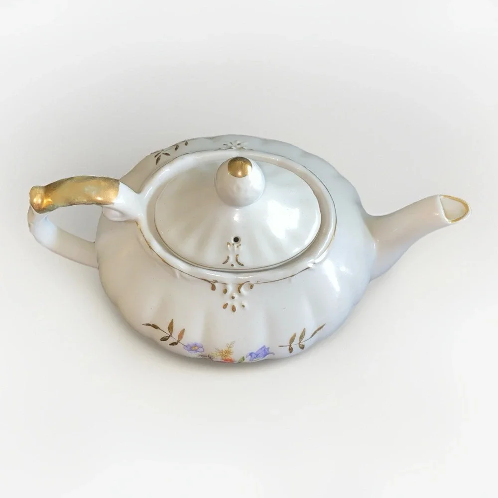 Vintage Porcelain Japan White Floral‎ Gold Guild Musical Teapot Works Beautiful